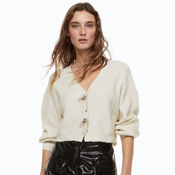 💥LAST ONE💥 NWT H&M rhinestone bow cardigan in CREAM - Picture 6 of 7
